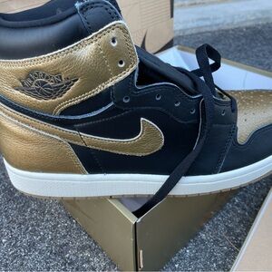 Black and Gold Jordans New Dead Stock 🔥